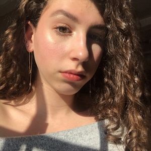 Meet your Posher, Ella